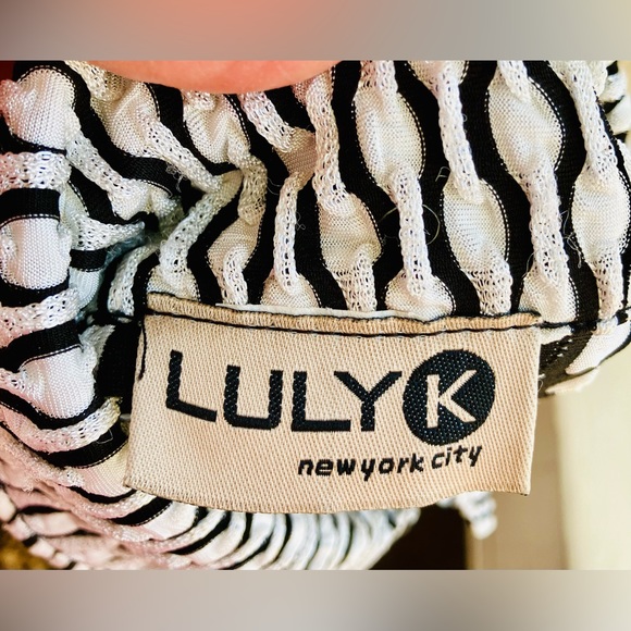 ◼️▪️1990s OP ART Luly K Textured B/W button down shirt / skinny fit Top, Sm - Picture 4 of 5